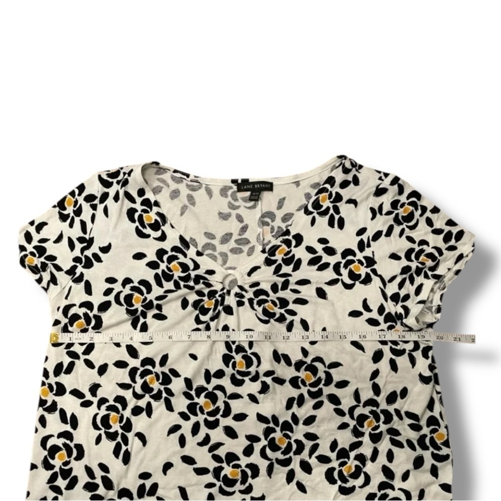 LANE BRYANT Stretch Tee - White Floral 10/12 - Picture 6 of 8